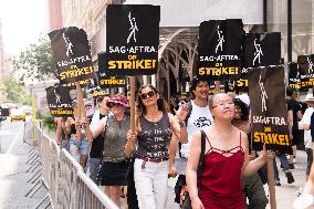 SAG-AFTRA Strikers At Netflix HQ - NYC