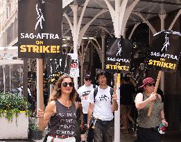 SAG-AFTRA Strikers At Netflix HQ - NYC