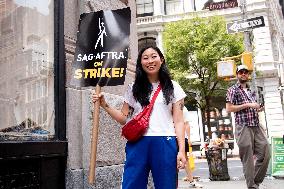 SAG-AFTRA Strikers At Netflix HQ - NYC