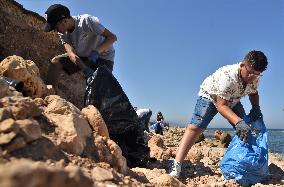 LEBANON-TRIPOLI-BEACH-CLEANING