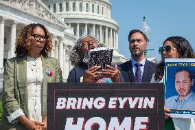 Press Conference For The Release Of Eyvin Hernandez - Washington