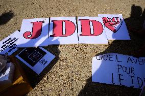 Gathering To Support JDD’s Striking Journalits - Paris