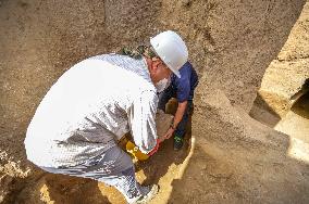 Discovery Of An Intact 2600-Year-Old Etruscan Tomb - Rome