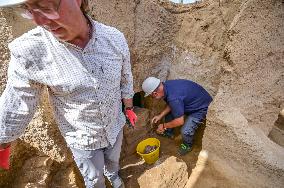 Discovery Of An Intact 2600-Year-Old Etruscan Tomb - Rome