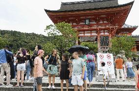 Travelers to Japan top 10 mil. in Jan.-June