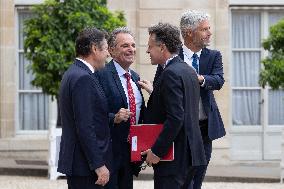 Right wing politicians leave the Elysee Palace after a Meeting - Paris