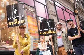 SAG-AFTRA Members Join The Picket Line In New York City