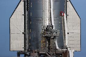 SpaceX Prepares Launch Mount Ahead Of Second Integrated Starship Launch