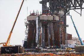 SpaceX Prepares Launch Mount Ahead Of Second Integrated Starship Launch