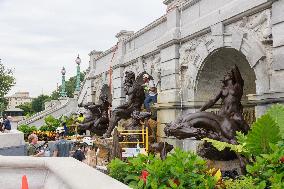 Statues Polished At Library Of Congress