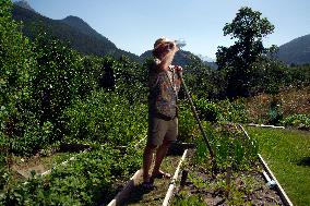 Hydration In The Elderly During Periods Of High Heat - Briancon