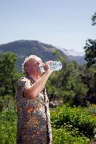 Hydration In The Elderly During Periods Of High Heat - Briancon