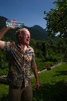 Hydration In The Elderly During Periods Of High Heat - Briancon