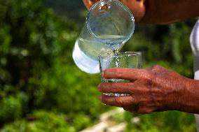 Hydration In The Elderly During Periods Of High Heat - Briancon