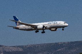 United Airlines Boeing 787 Dreamliner Landing In Athens