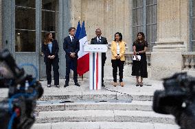 Handover ceremony at the Ministry of Education - Paris