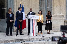 Handover ceremony at the Ministry of Education - Paris