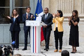 Handover ceremony at the Ministry of Education - Paris