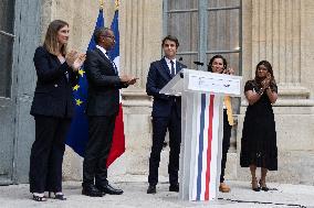 Handover ceremony at the Ministry of Education - Paris