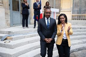 Handover ceremony at the Ministry of Education - Paris