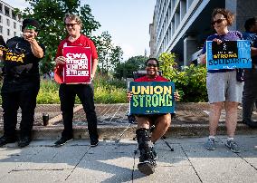 SAG-AFTRA pickets Barbie screening