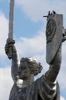 Dismantling of Soviet coat of arms on Motherland monument begins in Kyiv