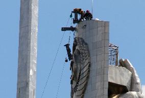 Dismantling of Soviet coat of arms on Motherland monument begins in Kyiv
