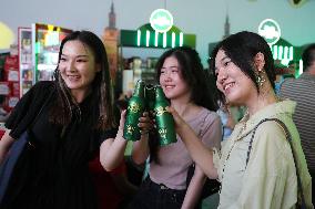 Xinhua Headlines: Beer carnivals bear China's refreshing consumption momentum