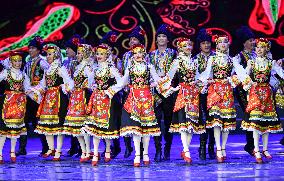 CHINA-XINJIANG-KAZAKHSTAN-SONG AND DANCE PARTY-"AFFLUENT HOMETOWN" (CN)