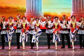 CHINA-XINJIANG-KAZAKHSTAN-SONG AND DANCE PARTY-"AFFLUENT HOMETOWN" (CN)