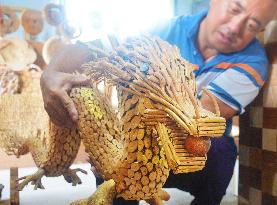 Waste Raw Materials Make Crafts in Anqing, China