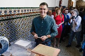 Pedro Sanchez votes for the general elections - Madrid