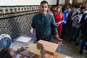 Pedro Sanchez votes for the general elections - Madrid