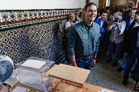 Pedro Sanchez votes for the general elections - Madrid