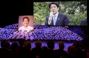 Gathering for slain ex-Japan PM Abe