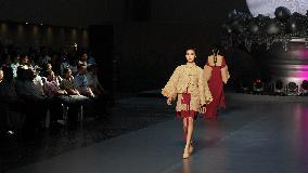 CHINA-XINJIANG-URUMQI-FASHION SHOW (CN)