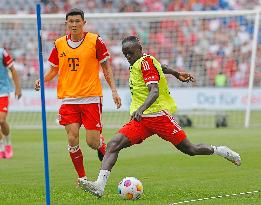 (SP)GERMANY-MUNICH-FOOTBALL-BAYERN MUNICH-TRAINING
