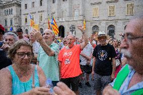 Protest Of The Catalan National Assembly After The General Elections.