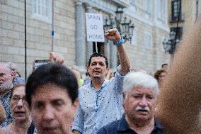 Protest Of The Catalan National Assembly After The General Elections.