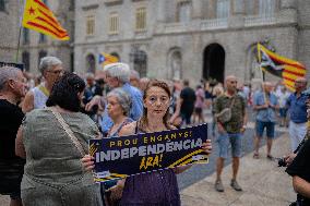 Protest Of The Catalan National Assembly After The General Elections.