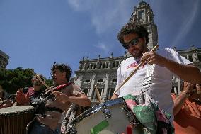 Demonstration Of Musicians  In Porto