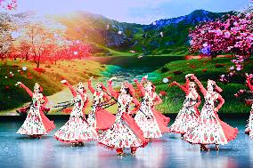 CHINA-XINJIANG-URUMQI-DANCE FESTIVAL-UZBEK DANCE TROUPE (CN)