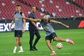 (SP)SINGAPORE-FOOTBALL-SINGAPORE FESTIVAL-TRAINING SESSION