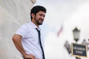 Congressman Casar Leads Thirst Strike At U.S. Capitol