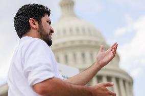 Congressman Casar Leads Thirst Strike At U.S. Capitol
