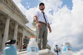 Congressman Casar Leads Thirst Strike At U.S. Capitol