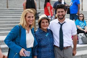 Congressman Casar Leads Thirst Strike At U.S. Capitol