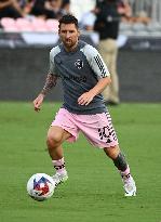 Lionel Messi playing in the League's Cup match against Atlanta United