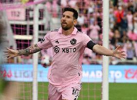 Lionel Messi playing in the League's Cup match against Atlanta United