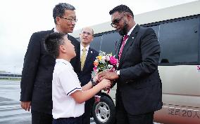 (Chengdu Universiade) CHINA-SICHUAN-CHENGDU-GUYANESE PRESIDENT-ARRIVAL (CN)